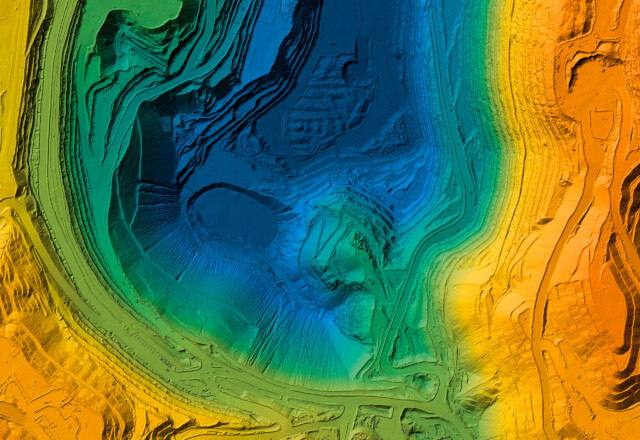 Dronenerhebung und Luftbildphotogrammetrie – Erstellung von 3D-Geländemodellen (DTM). Foto: © shutterstock Dronenerhebung und Luftbildphotogrammetrie – Erstellung von 3D-Geländemodellen (DTM). Foto: © shutterstock