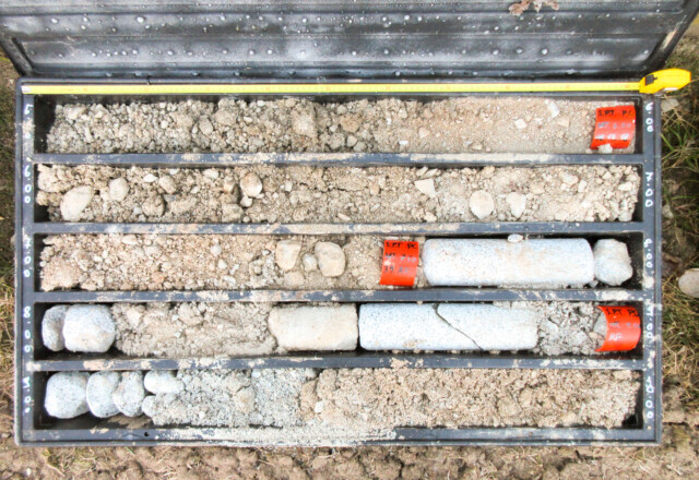 Cassetta da sondaggio geognostico – Definizione e direzione lavori geologica delle indagini geognostiche. Foto: © Geo3 Cassetta da sondaggio geognostico – Definizione e direzione lavori geologica delle indagini geognostiche. Foto: © Geo3