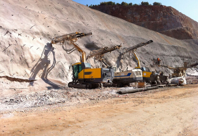 Interventi di consolidamento di fronti di scavo. Foto: © shutterstock Interventi di consolidamento di fronti di scavo. Foto: © shutterstock