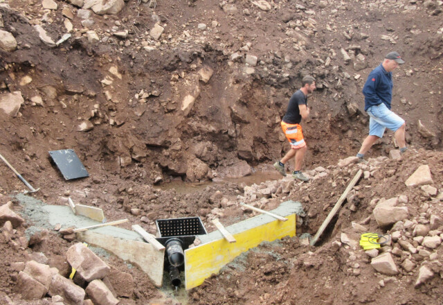 Quellstudien zur Definition der Fassungsbauwerke und Bauleitung in der Ausführungsphase. Foto: © Geo3 Quellstudien zur Definition der Fassungsbauwerke und Bauleitung in der Ausführungsphase. Foto: © Geo3